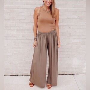 NWOT Abela Story Co Stretchy Palazzo Pants M